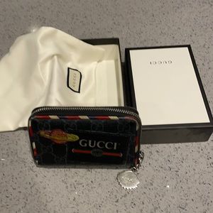 Men’s Gucci Zip wallet